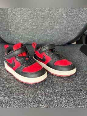Toddler Nike Shoes. Size 7c